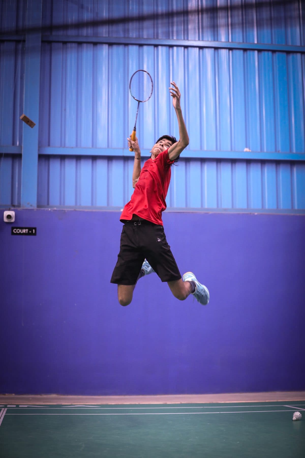 Axon player reaching for an overhead shot